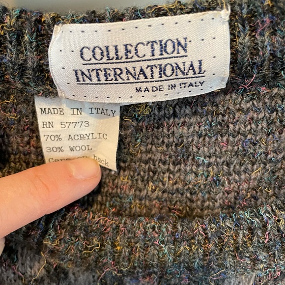 VINTAGE Collection International sweater, size Large - Picture 3 of 4